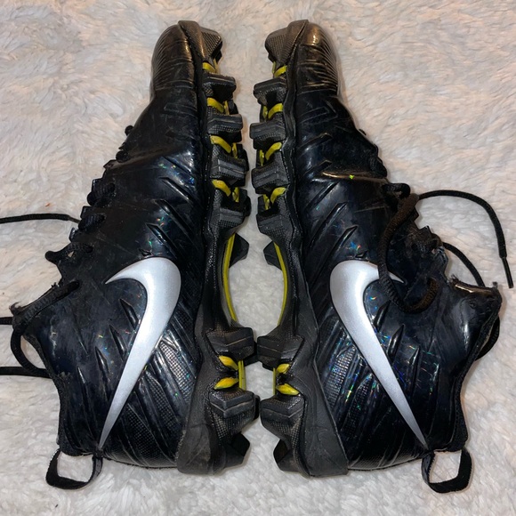 Nike ‘Alpha’ Turf Cleats in Black - Picture 1 of 6